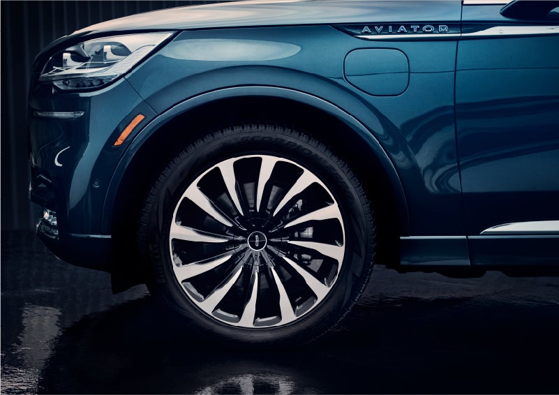 The 2023 Lincoln Aviator® Black Label Grand Touring model with unique 12-spoke wheel | West Point Lincoln of Sugar Land in Houston TX