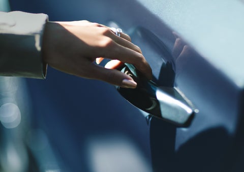 A hand gracefully grips the Light Touch Handle of a 2024 Lincoln Aviator® SUV to demonstrate its ease of use | West Point Lincoln of Sugar Land in Houston TX