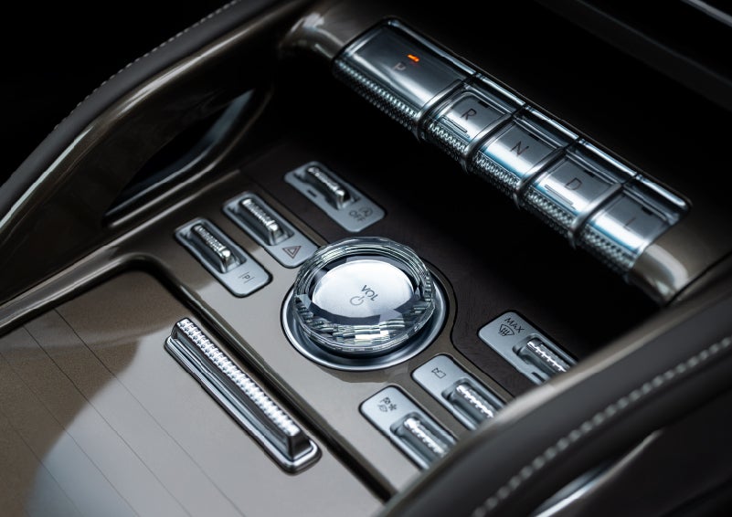 A crystal-inspired volume knob is shown in the center floor console of a 2024 Lincoln Nautilus® SUV. | West Point Lincoln of Sugar Land in Houston TX